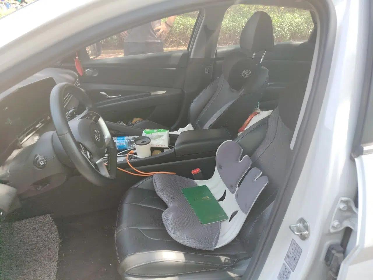 Hyundai Elantra 2022 1.5L CVT LUX Prestige Edition — миниатюра 15