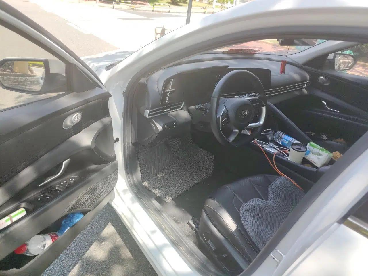 Hyundai Elantra 2022 1.5L CVT LUX Prestige Edition — миниатюра 16