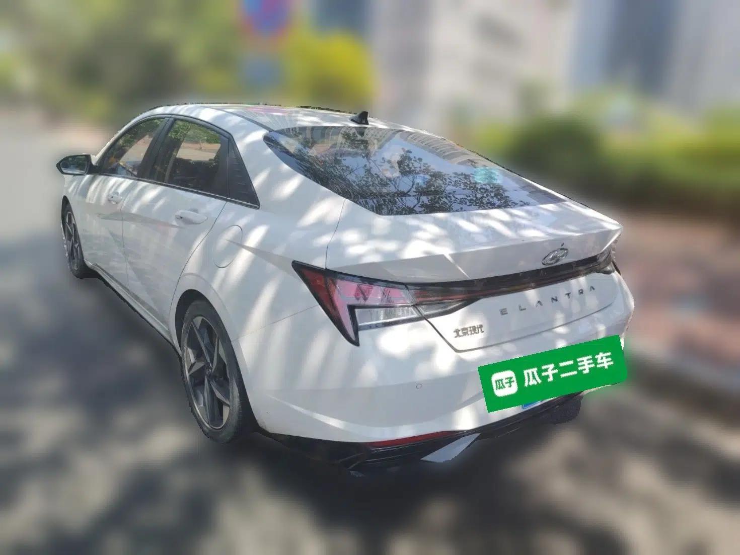 Hyundai Elantra 2022 1.5L CVT LUX Prestige Edition — миниатюра 4