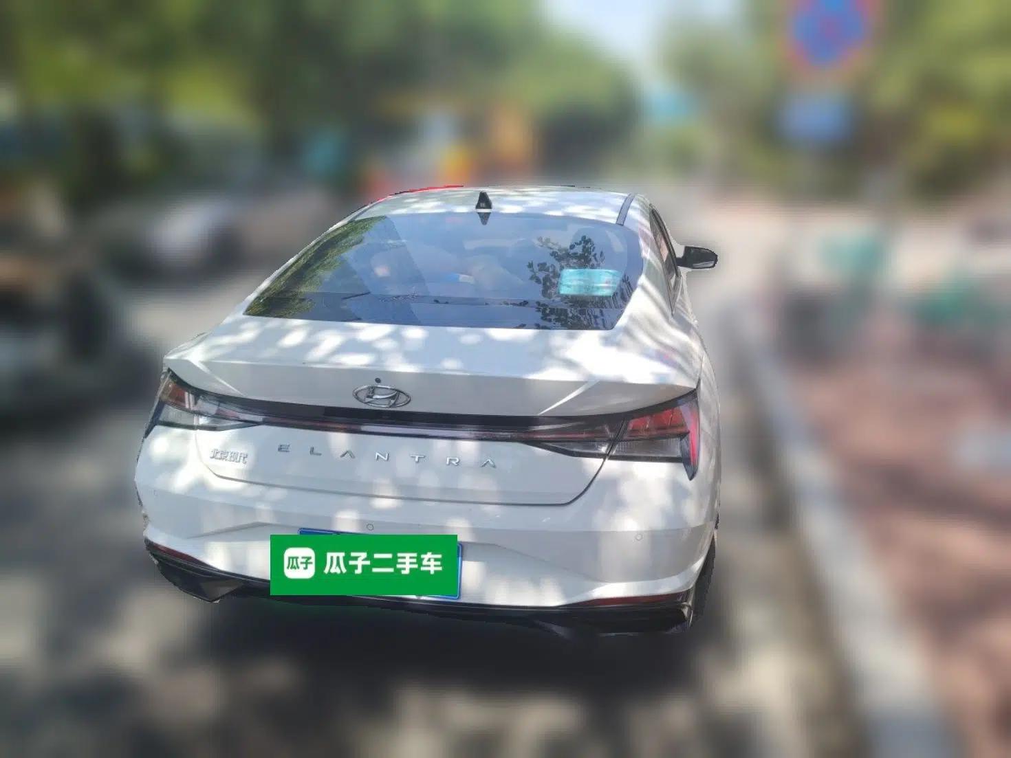 Hyundai Elantra 2022 1.5L CVT LUX Prestige Edition — миниатюра 5