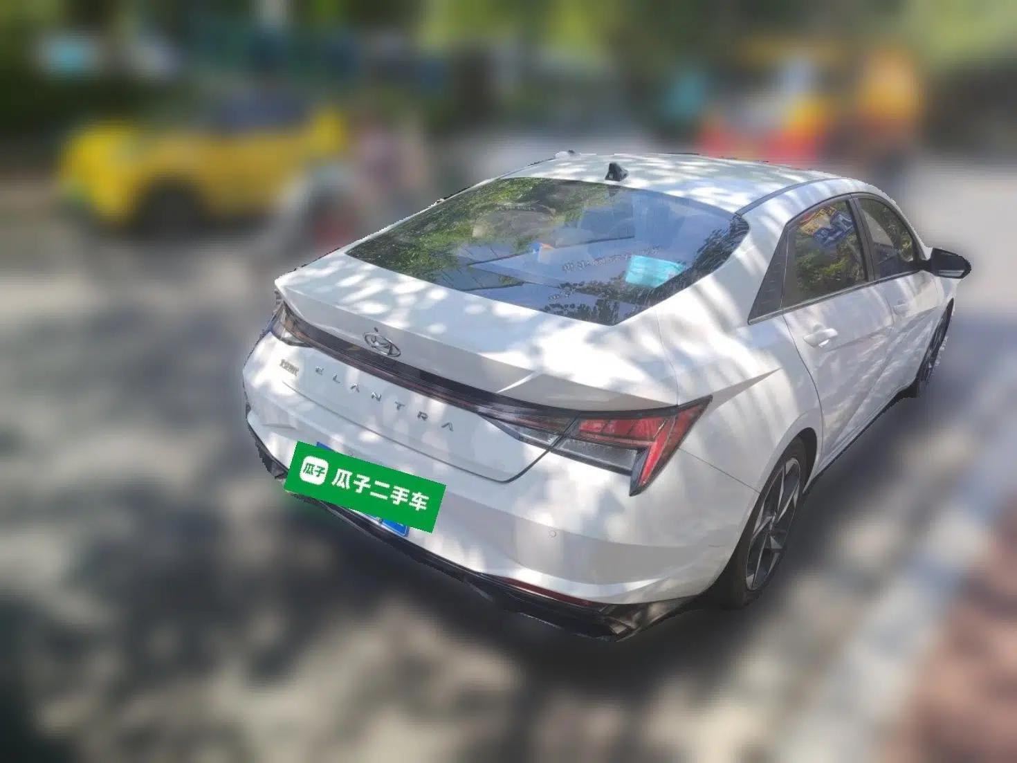 Hyundai Elantra 2022 1.5L CVT LUX Prestige Edition — миниатюра 6
