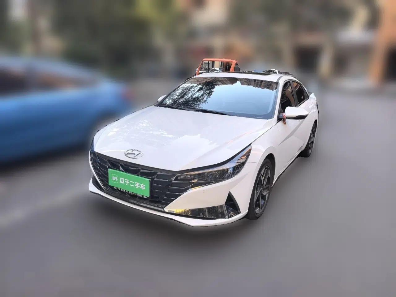 Hyundai Elantra 2022 1.5L CVT LUX Prestige Edition — миниатюра 1