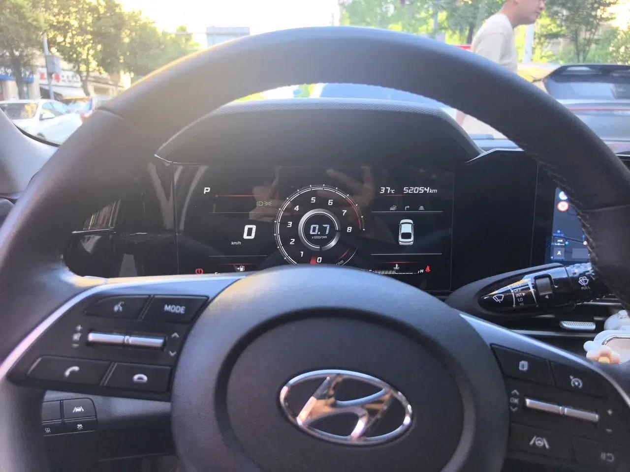 Hyundai Elantra 2022 1.5L CVT LUX Prestige Edition — миниатюра 11