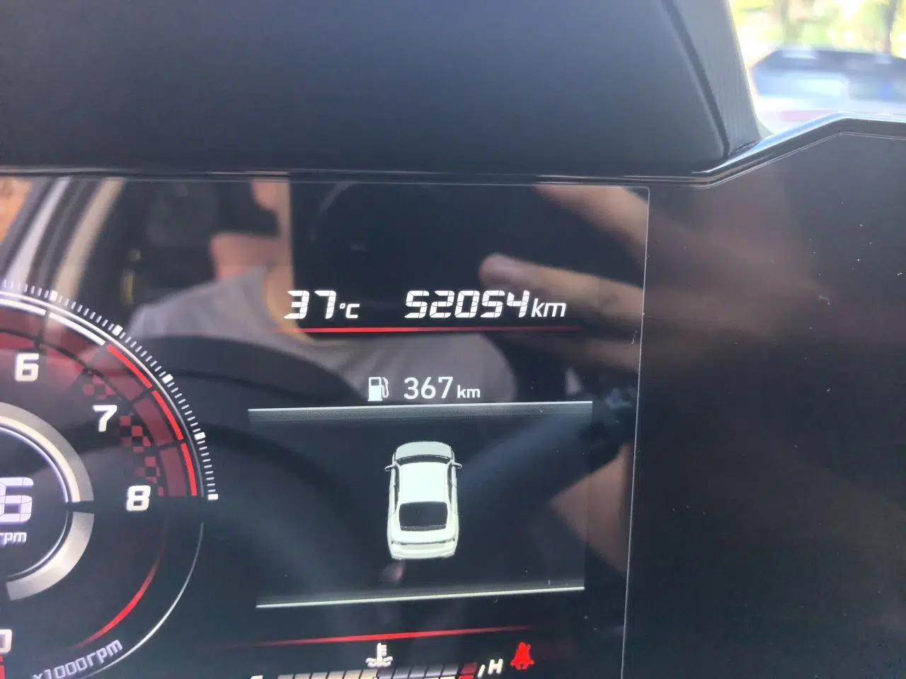 Hyundai Elantra 2022 1.5L CVT LUX Prestige Edition — миниатюра 12