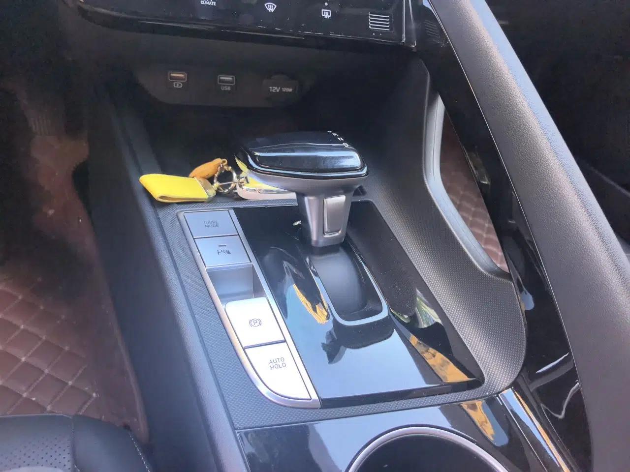 Hyundai Elantra 2022 1.5L CVT LUX Prestige Edition — миниатюра 14