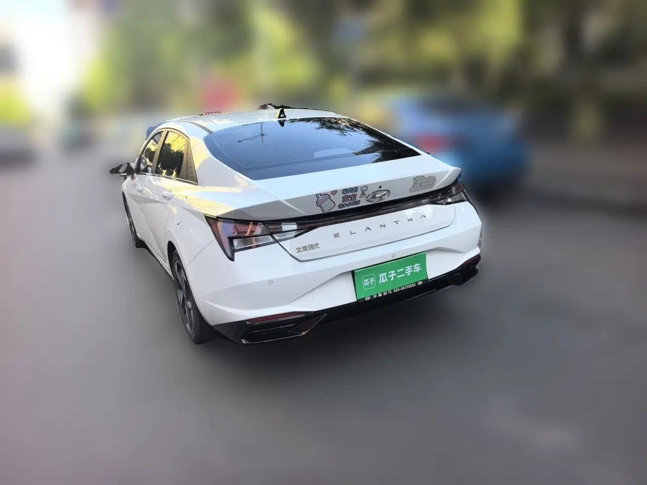 Hyundai Elantra 2022 1.5L CVT LUX Prestige Edition — миниатюра 4