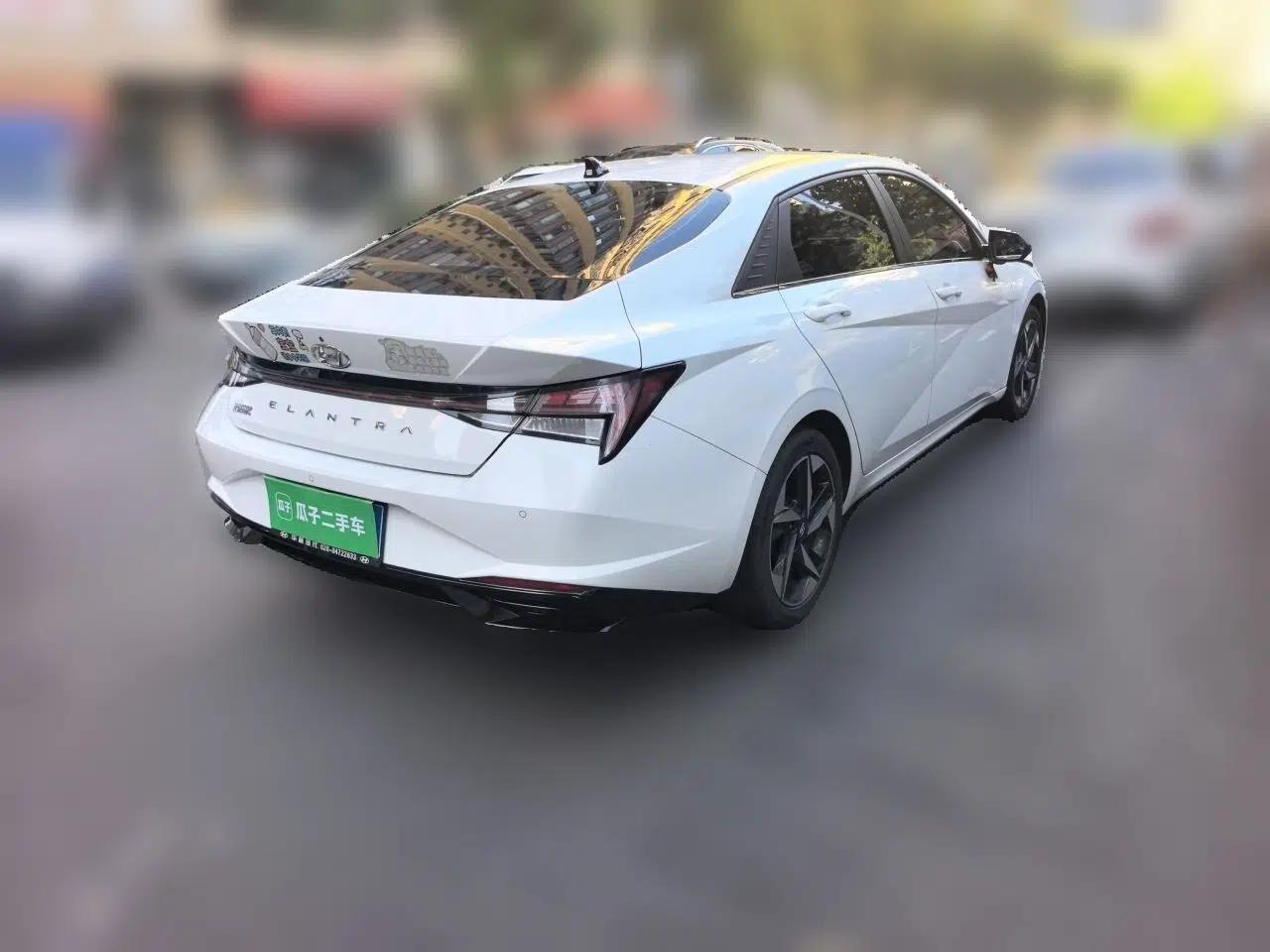 Hyundai Elantra 2022 1.5L CVT LUX Prestige Edition — миниатюра 6