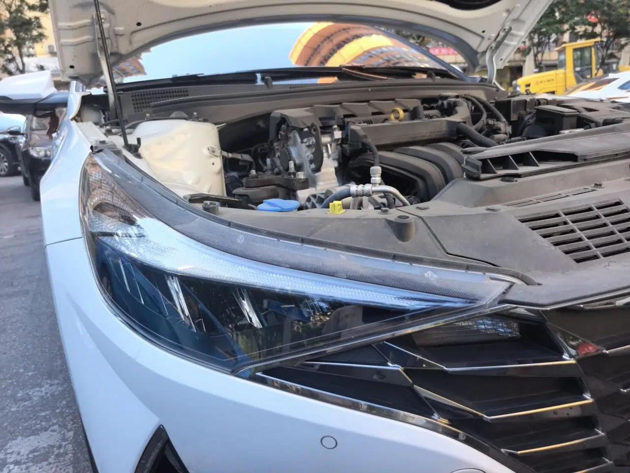 Hyundai Elantra 2022 1.5L CVT LUX Prestige Edition — миниатюра 7