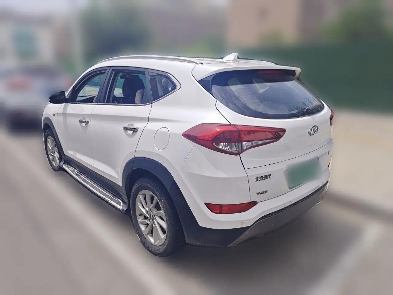 Hyundai Tucson 2015 1.6T Dual-Clutch Two-Wheel-Drive Smart Model — миниатюра 4