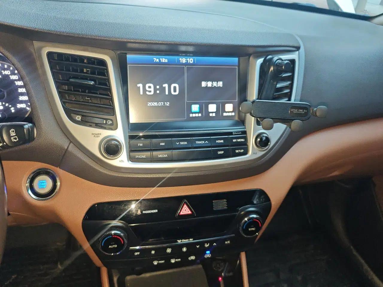 Hyundai Tucson 2015 1.6T Dual-Clutch Two-Wheel-Drive Smart Model — миниатюра 13