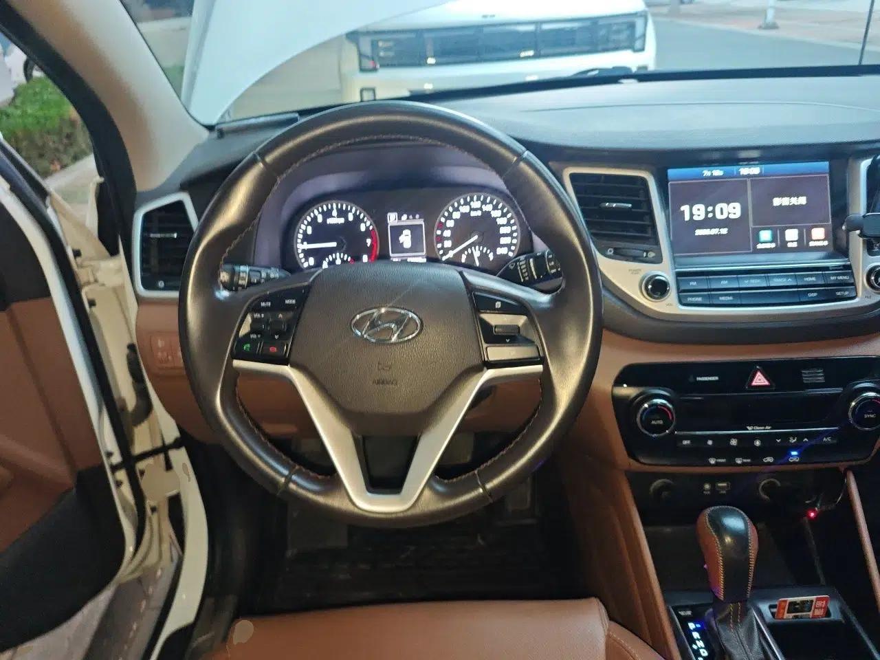 Hyundai Tucson 2015 1.6T Dual-Clutch Two-Wheel-Drive Smart Model — миниатюра 10