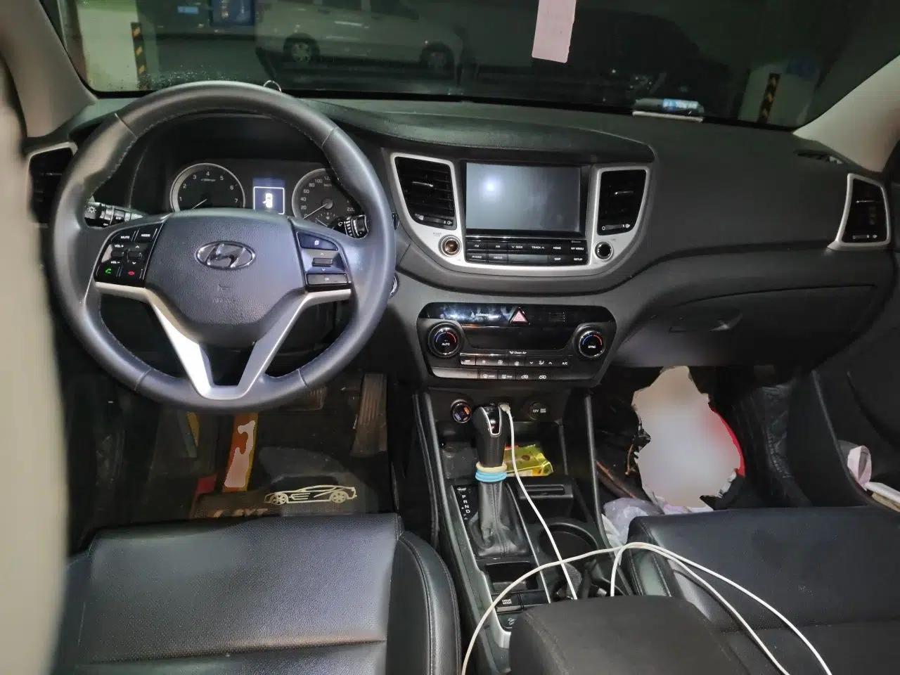 Hyundai Tucson 2015 1.6T Dual-Clutch Two-Wheel-Drive Smart Model — миниатюра 9