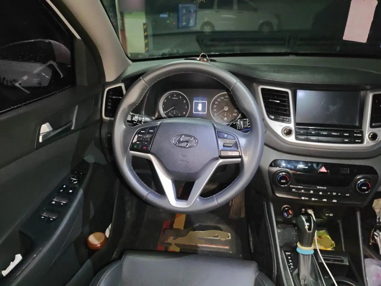 Hyundai Tucson 2015 1.6T Dual-Clutch Two-Wheel-Drive Smart Model — миниатюра 10