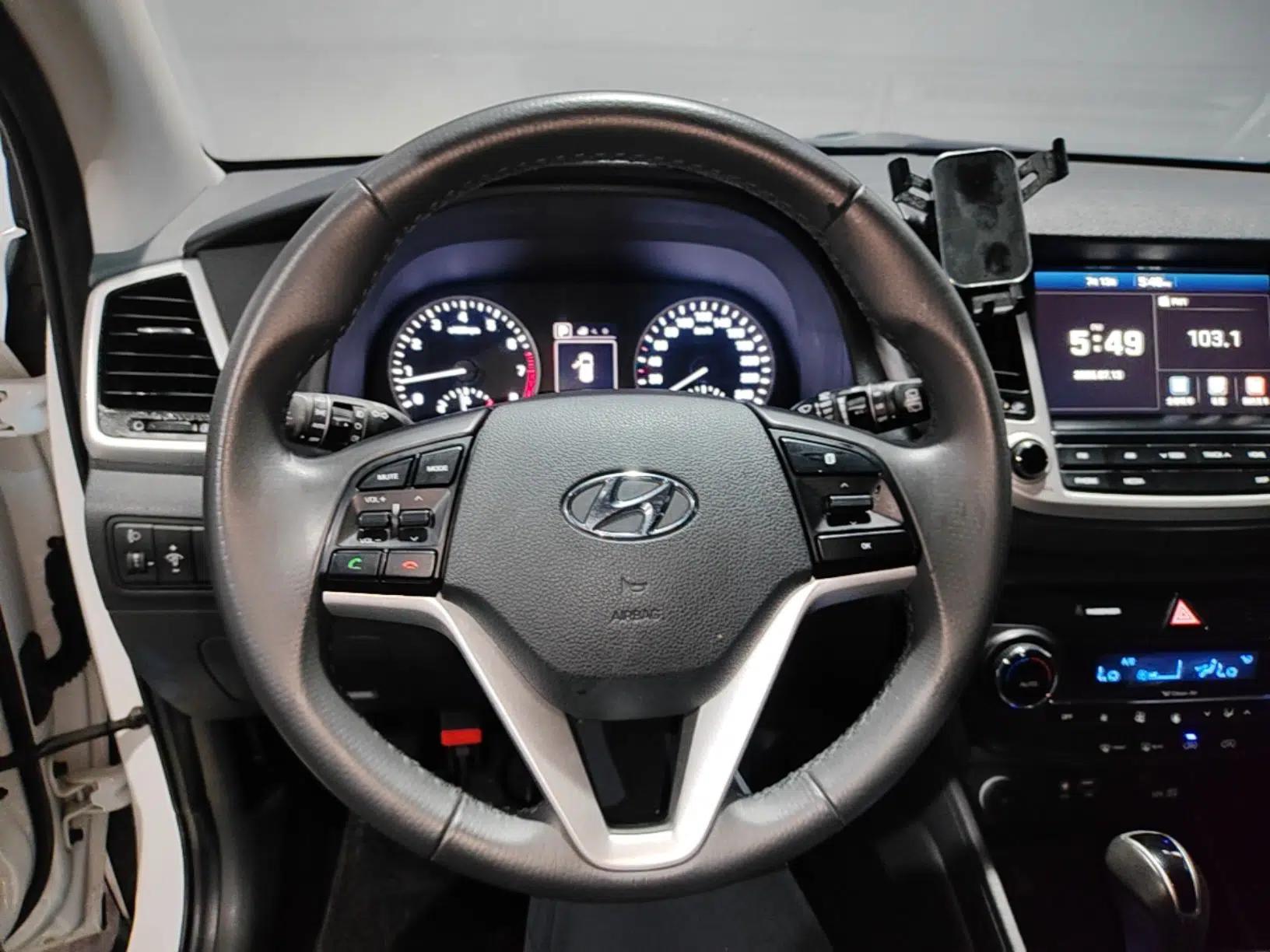 Hyundai Tucson 2015 1.6T Dual-Clutch Two-Wheel-Drive Smart Model — миниатюра 13