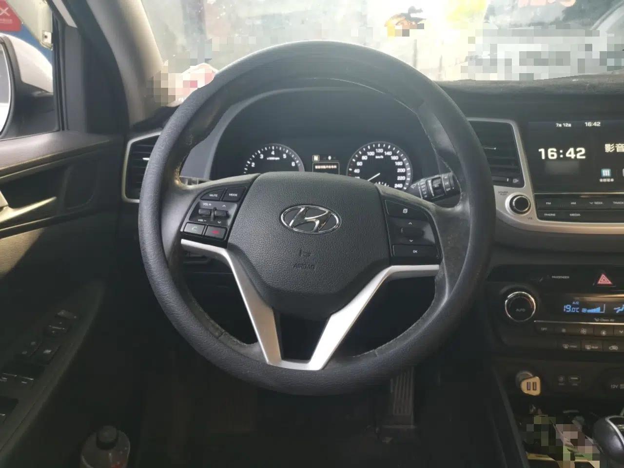 Hyundai Tucson 2015 1.6T Dual-Clutch Two-Wheel-Drive Smart Model — миниатюра 10
