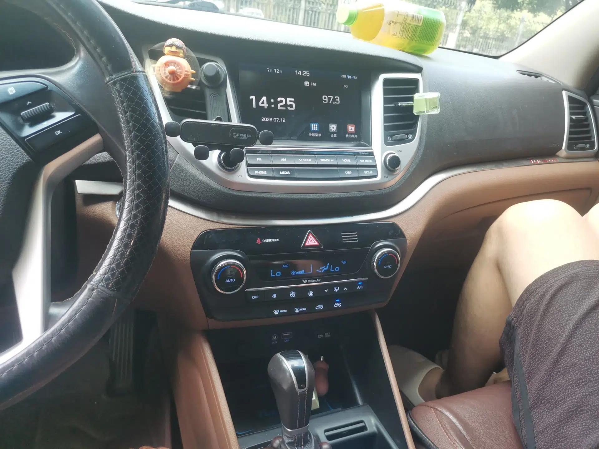 Hyundai Tucson 2015 1.6T Dual-Clutch Two-Wheel-Drive Smart Model — миниатюра 13