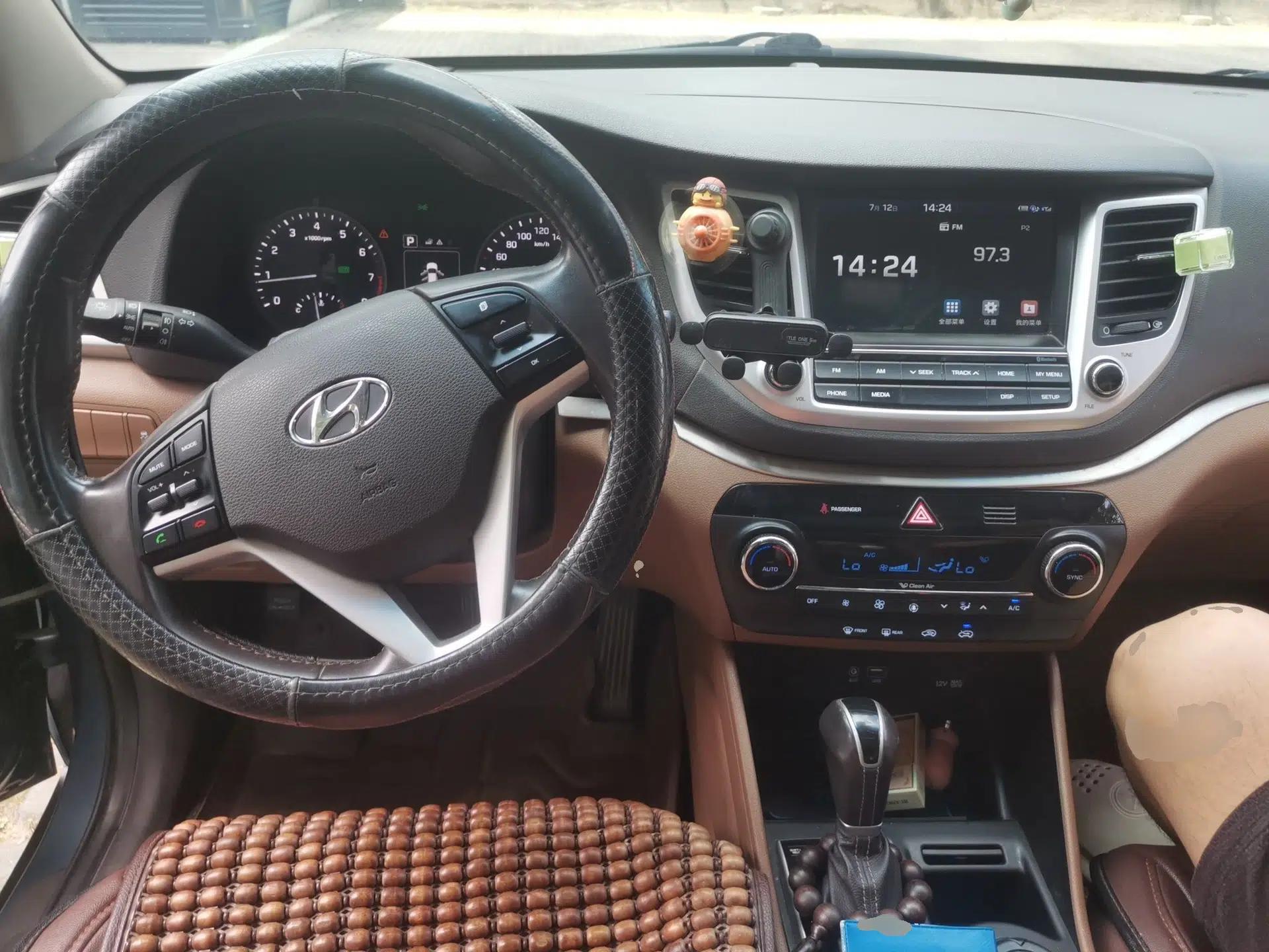 Hyundai Tucson 2015 1.6T Dual-Clutch Two-Wheel-Drive Smart Model — миниатюра 9