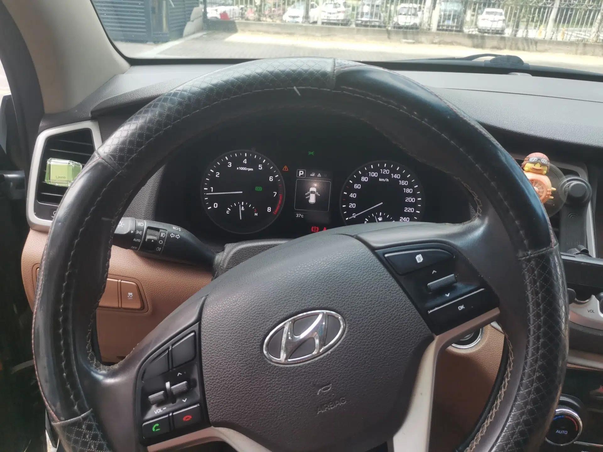 Hyundai Tucson 2015 1.6T Dual-Clutch Two-Wheel-Drive Smart Model — миниатюра 10
