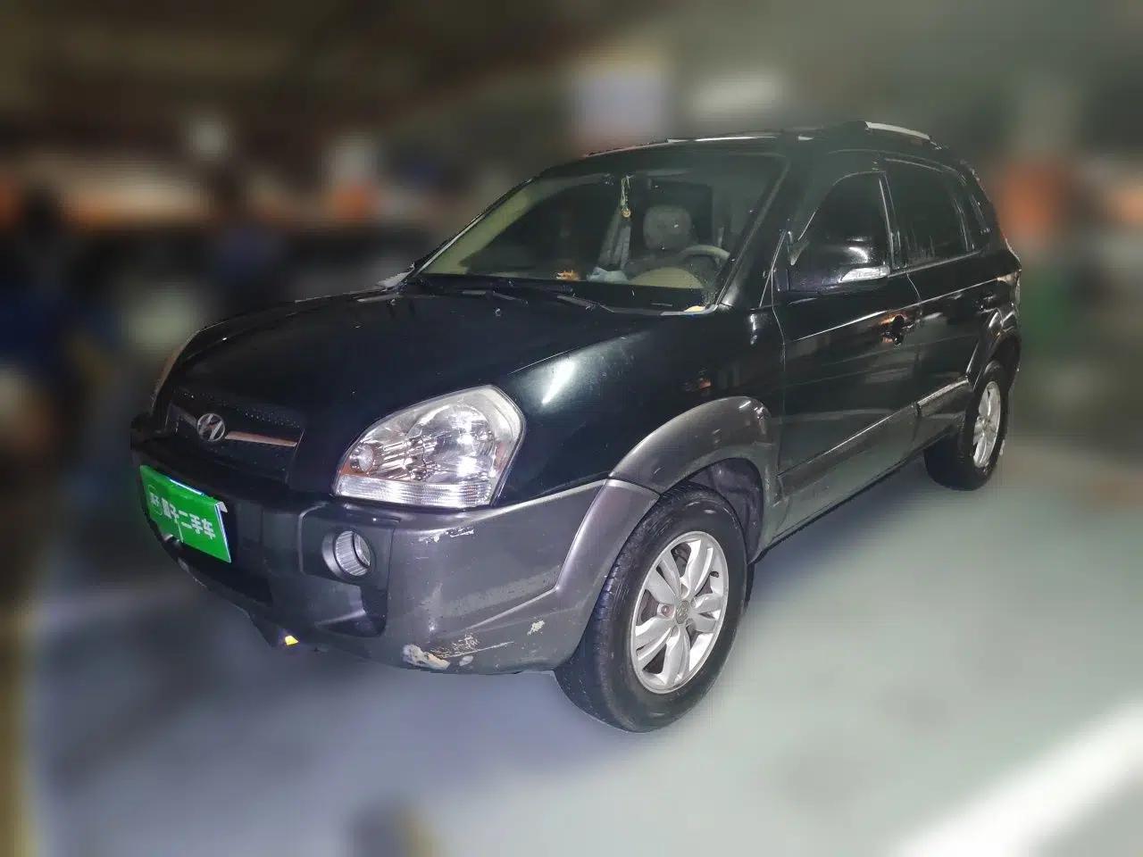 Hyundai Tucson 2009 2.0L Manual Two-Wheel Drive Fashion Edition — миниатюра 1