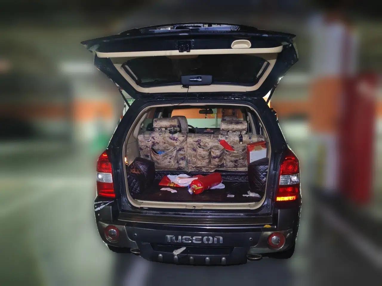 Hyundai Tucson 2009 2.0L Manual Two-Wheel Drive Fashion Edition — миниатюра 19