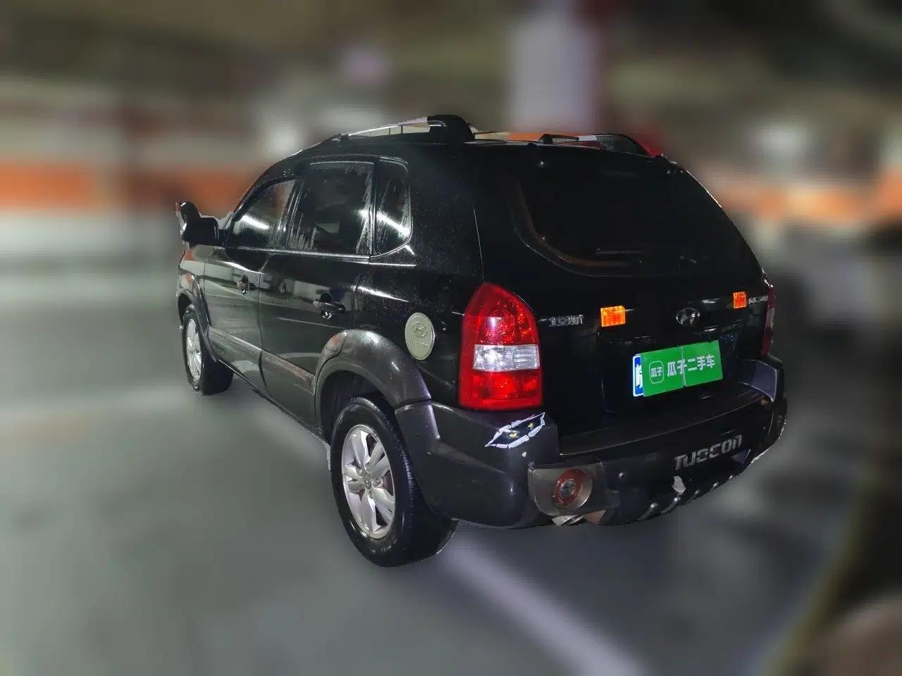 Hyundai Tucson 2009 2.0L Manual Two-Wheel Drive Fashion Edition — миниатюра 4