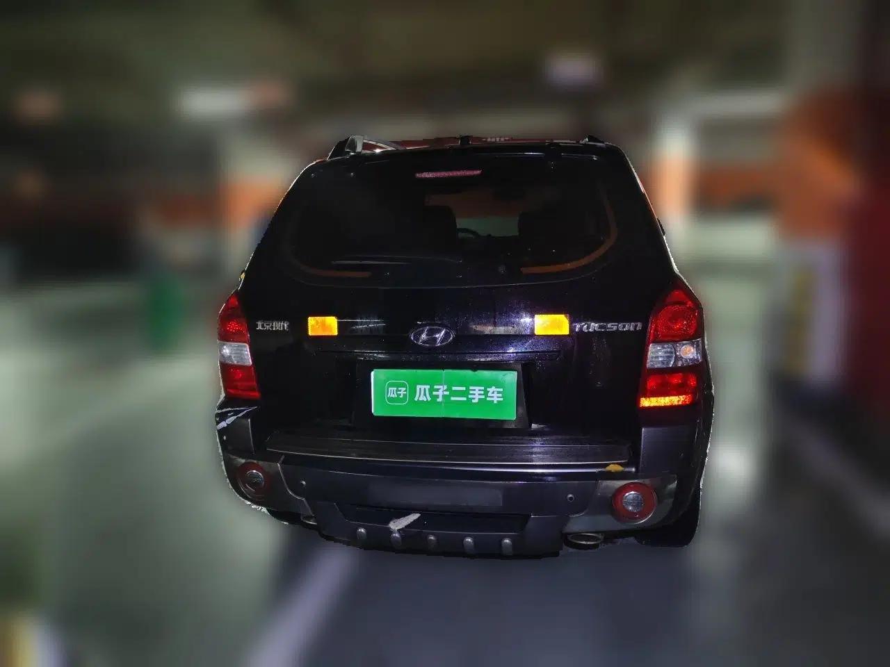 Hyundai Tucson 2009 2.0L Manual Two-Wheel Drive Fashion Edition — миниатюра 5