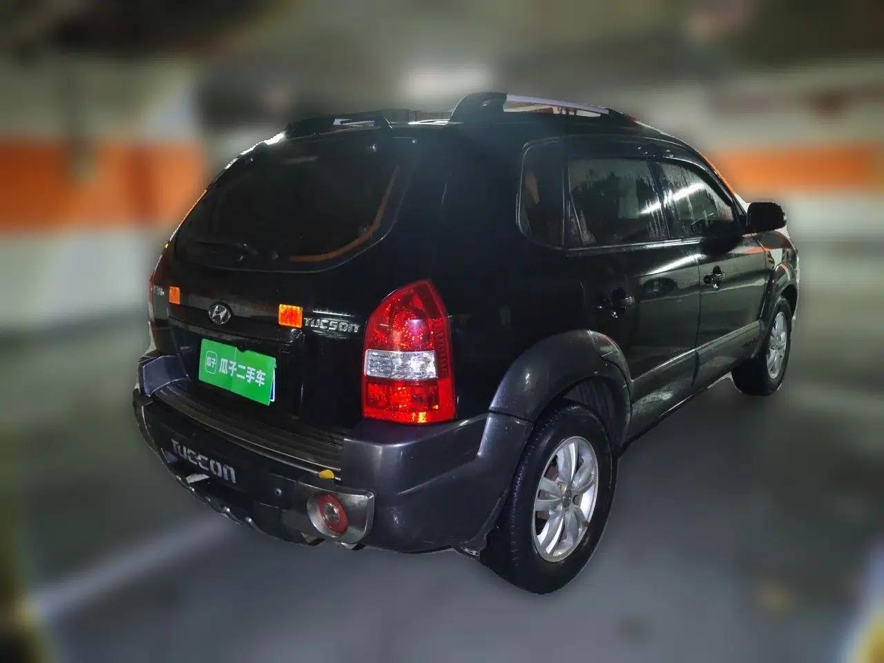 Hyundai Tucson 2009 2.0L Manual Two-Wheel Drive Fashion Edition — миниатюра 6