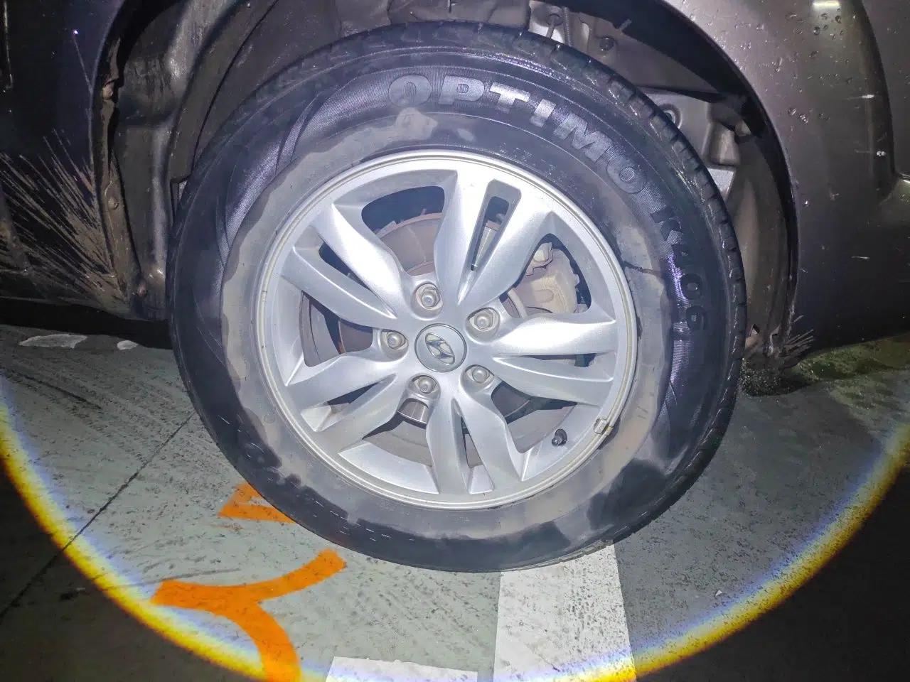 Hyundai Tucson 2009 2.0L Manual Two-Wheel Drive Fashion Edition — миниатюра 8