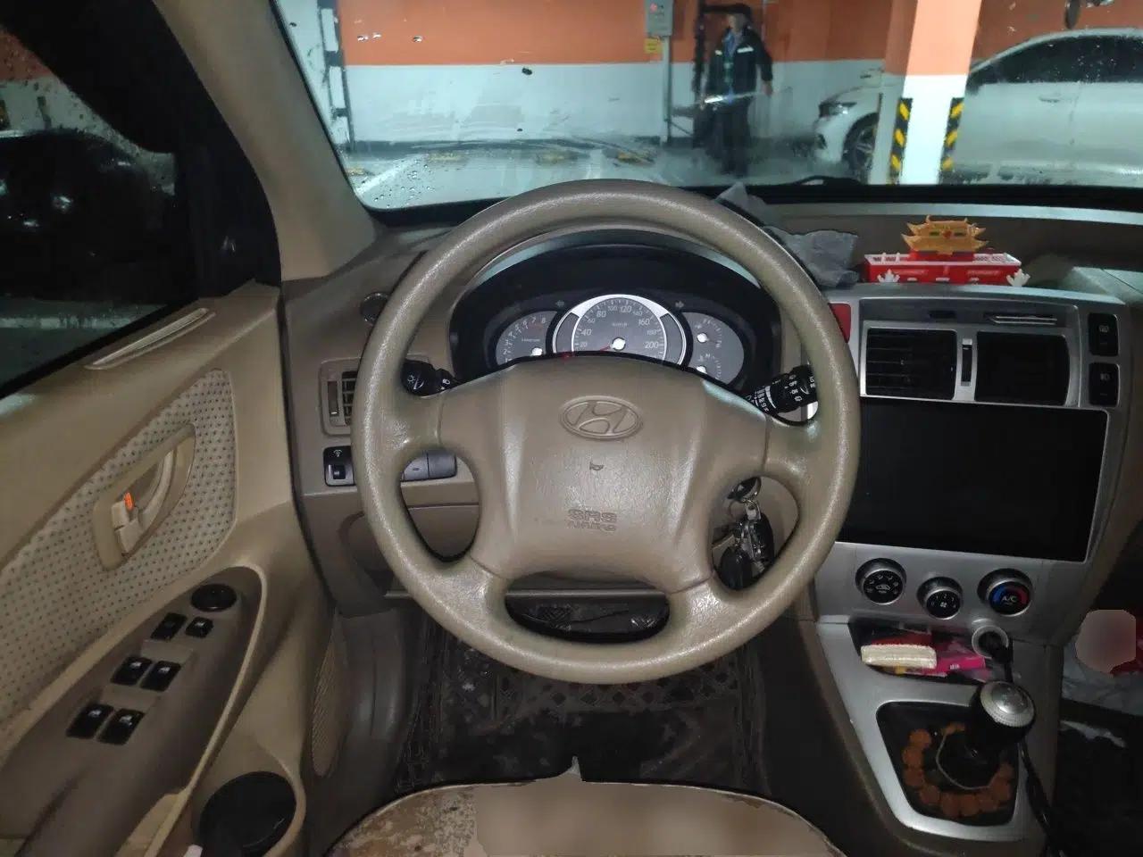 Hyundai Tucson 2009 2.0L Manual Two-Wheel Drive Fashion Edition — миниатюра 10