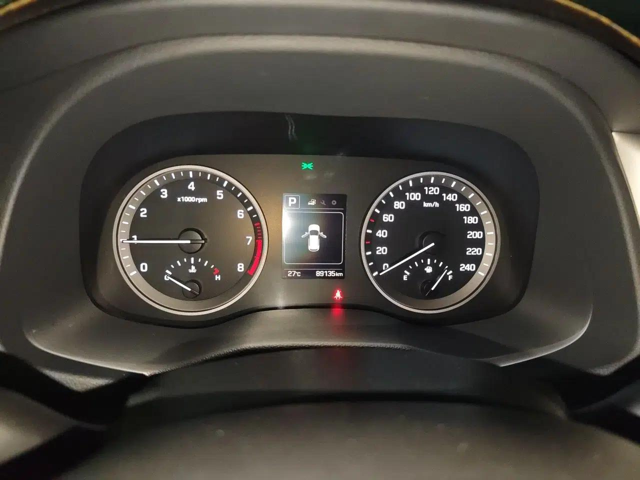 Hyundai Tucson 2018 1.6T Dual-Clutch Two-Wheel Drive 15th Anniversary Special Edition — миниатюра 11
