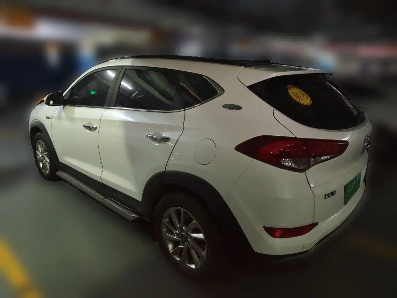 Hyundai Tucson 2018 1.6T Dual-Clutch Two-Wheel Drive 15th Anniversary Special Edition — миниатюра 4