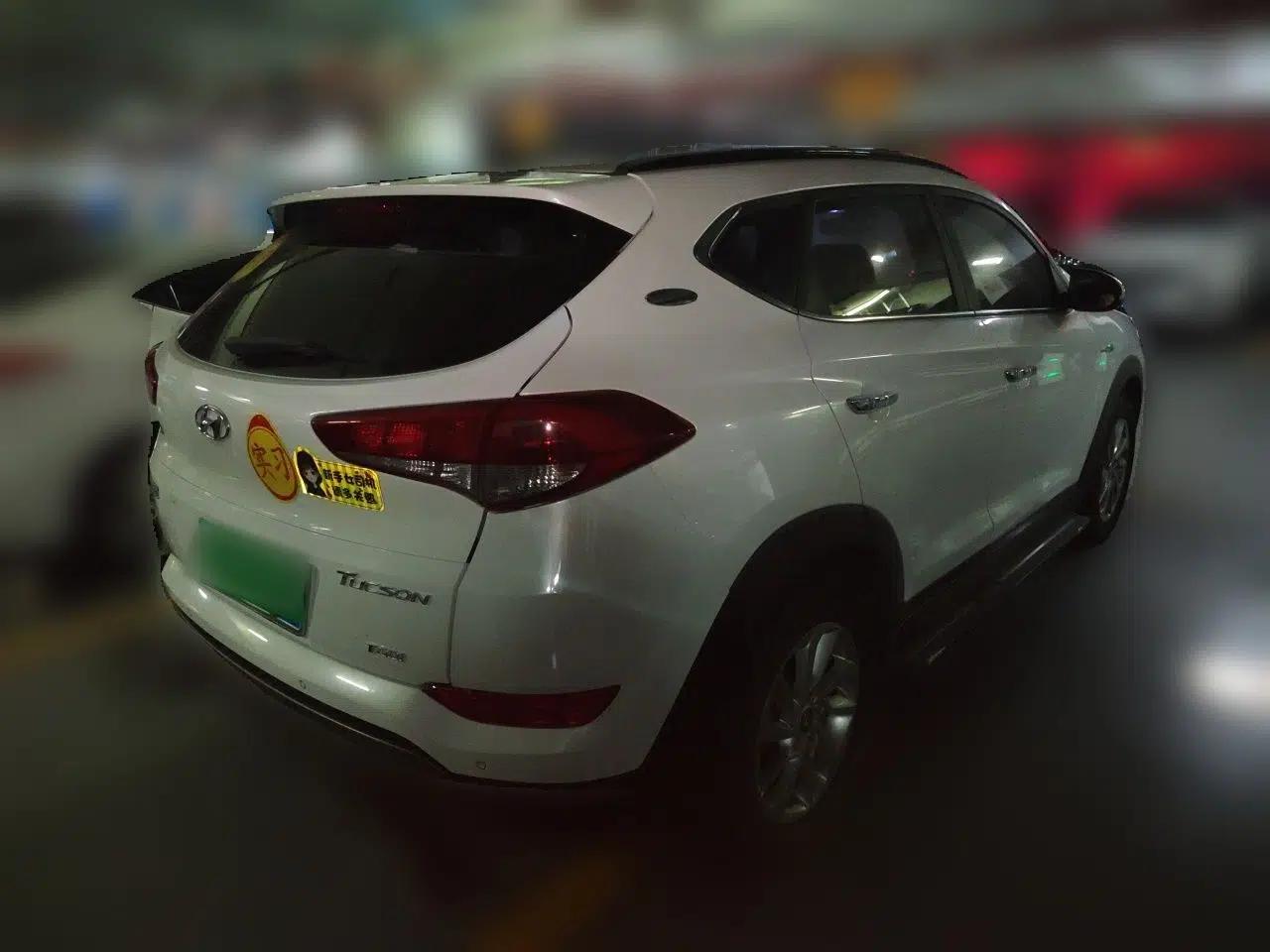 Hyundai Tucson 2018 1.6T Dual-Clutch Two-Wheel Drive 15th Anniversary Special Edition — миниатюра 6