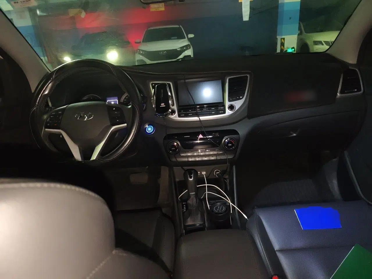 Hyundai Tucson 2018 1.6T Dual-Clutch Two-Wheel Drive 15th Anniversary Special Edition — миниатюра 9