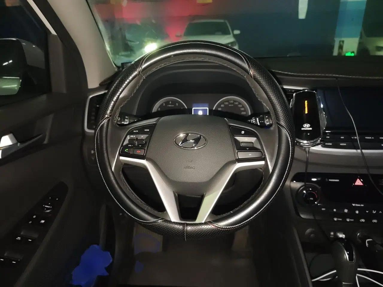 Hyundai Tucson 2018 1.6T Dual-Clutch Two-Wheel Drive 15th Anniversary Special Edition — миниатюра 10