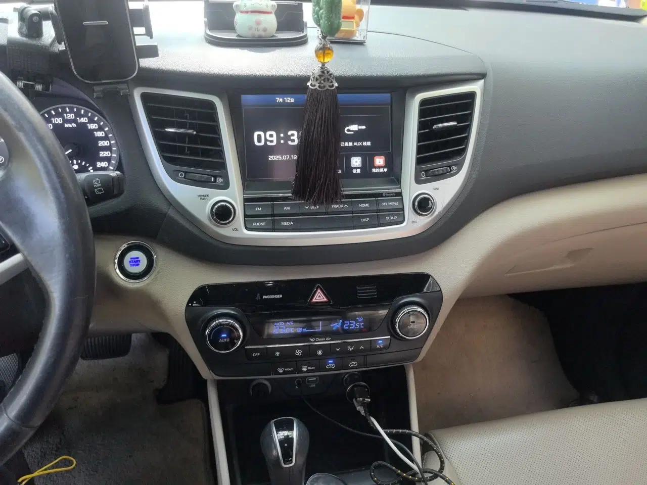 Hyundai Tucson 2015 1.6T Dual-Clutch Two-Wheel-Drive Smart Model — миниатюра 13