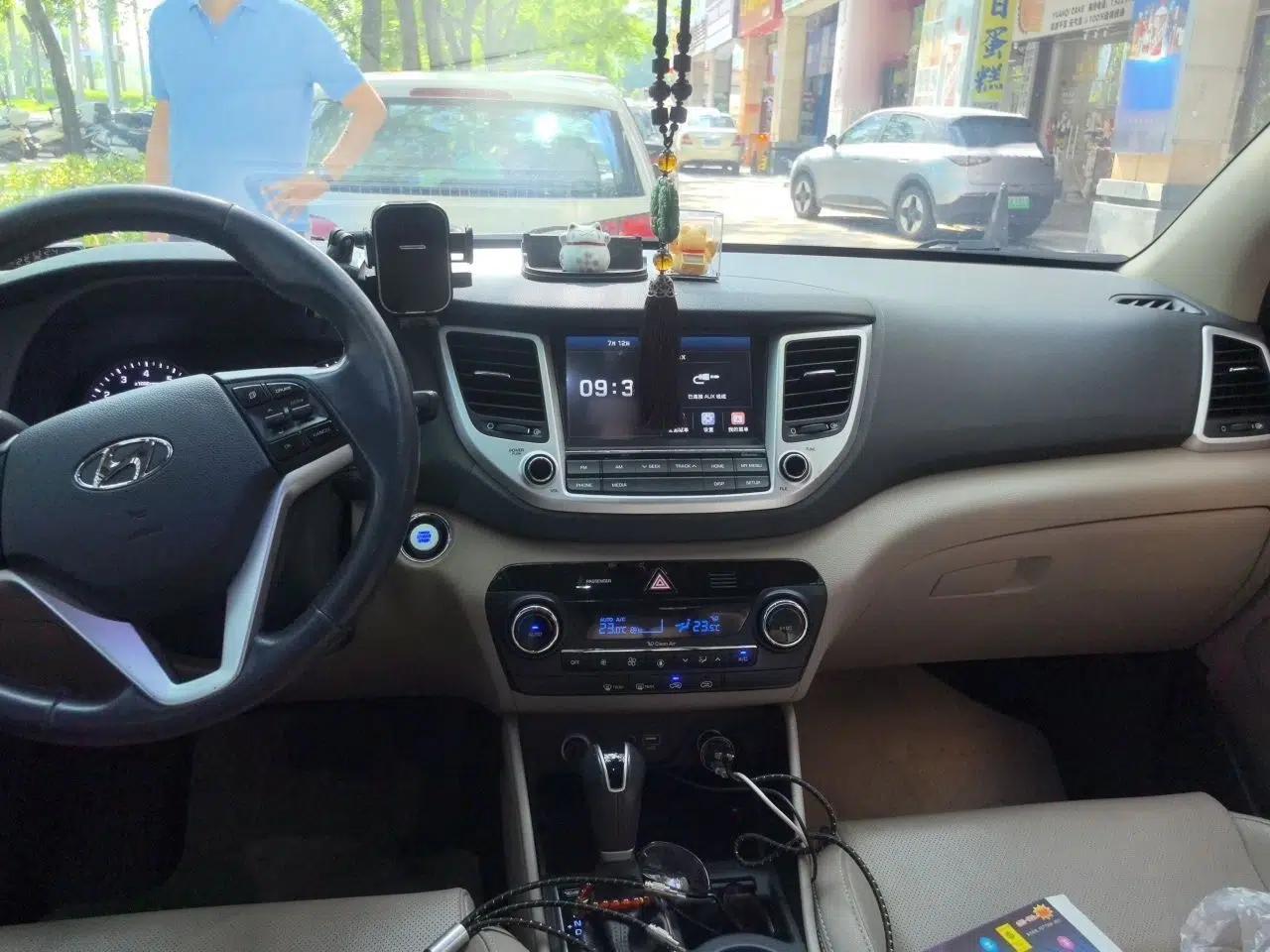 Hyundai Tucson 2015 1.6T Dual-Clutch Two-Wheel-Drive Smart Model — миниатюра 9