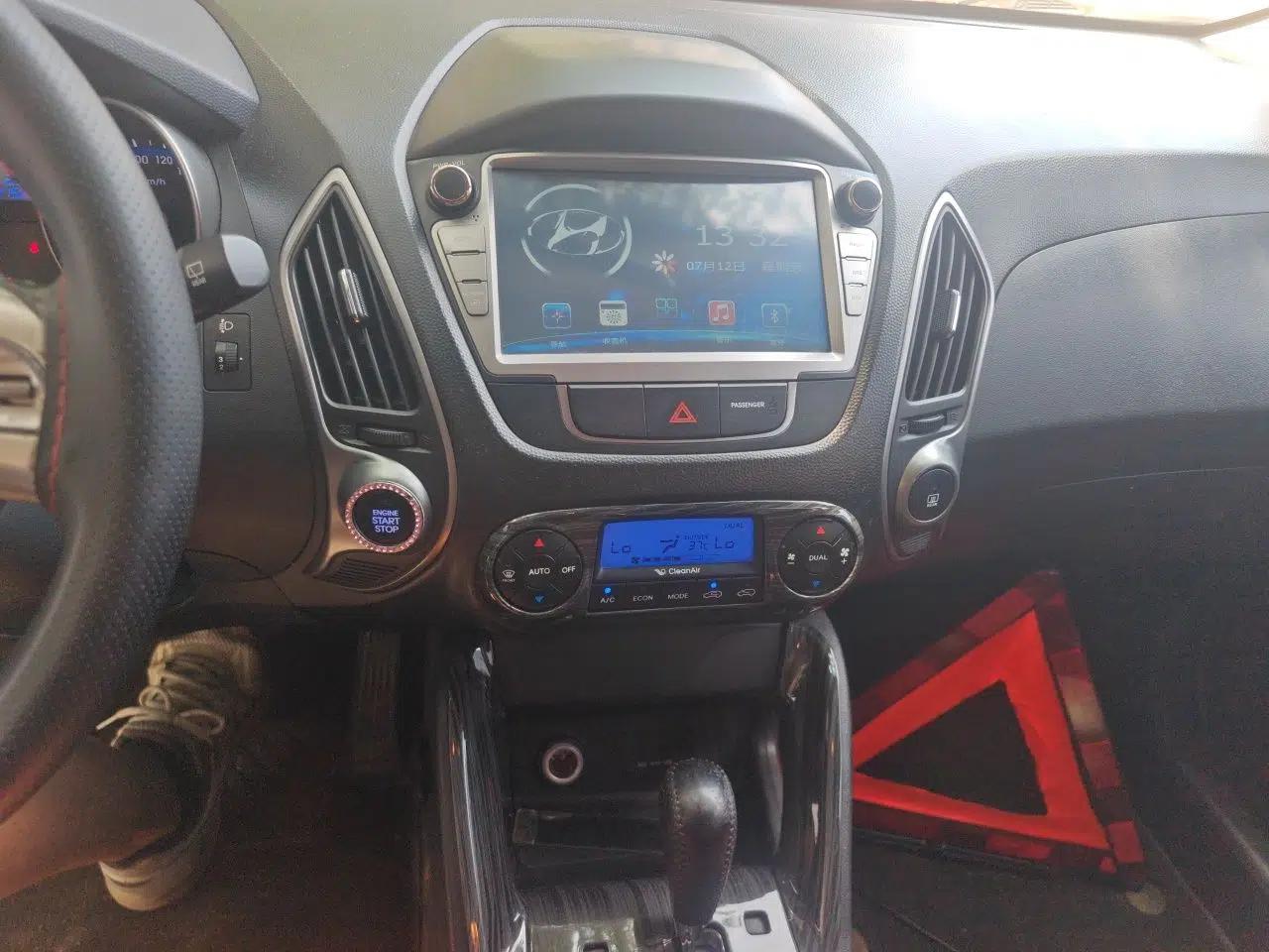 Hyundai ix35 2015 2.0L Automatic 2WD Smart Type China IV — миниатюра 13