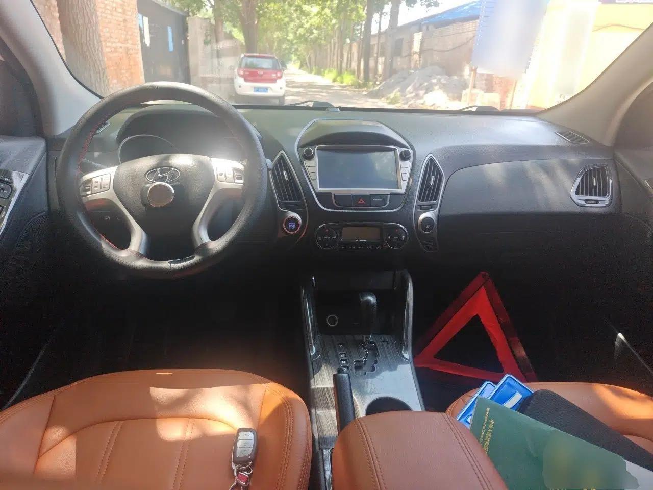 Hyundai ix35 2015 2.0L Automatic 2WD Smart Type China IV — миниатюра 9