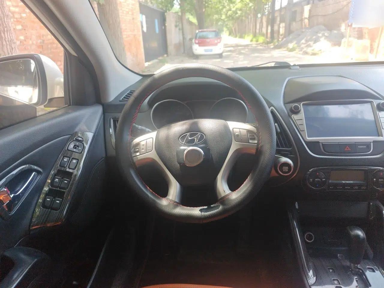 Hyundai ix35 2015 2.0L Automatic 2WD Smart Type China IV — миниатюра 10
