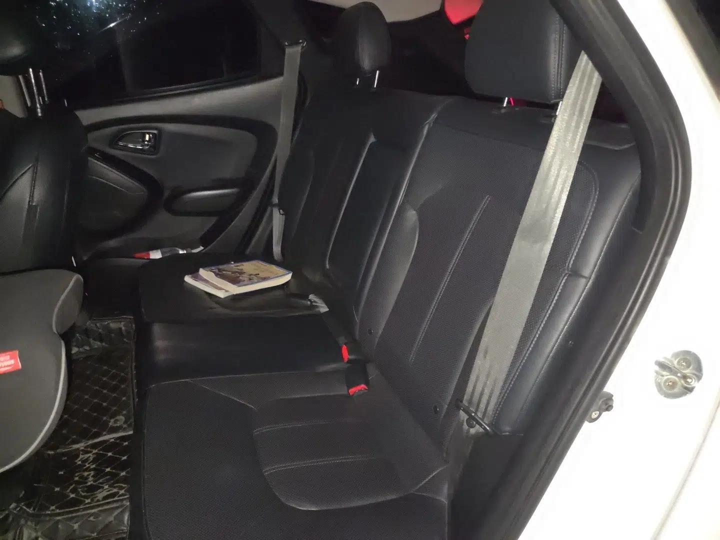 Hyundai ix35 2013 2.0L Automatic Two-Wheel Drive Smart GLS China IV Standard — миниатюра 17