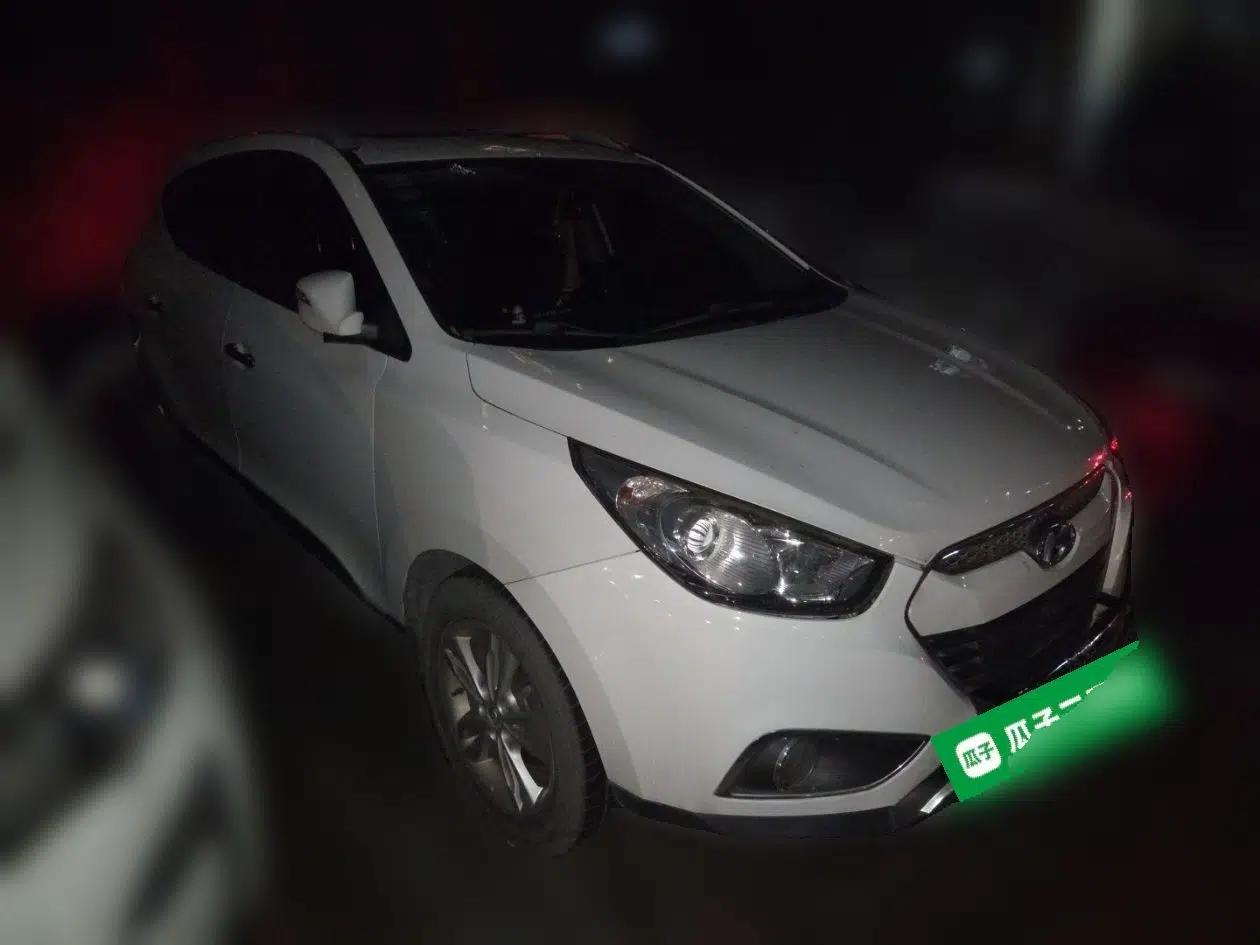 Hyundai ix35 2013 2.0L Automatic Two-Wheel Drive Smart GLS China IV Standard — миниатюра 3