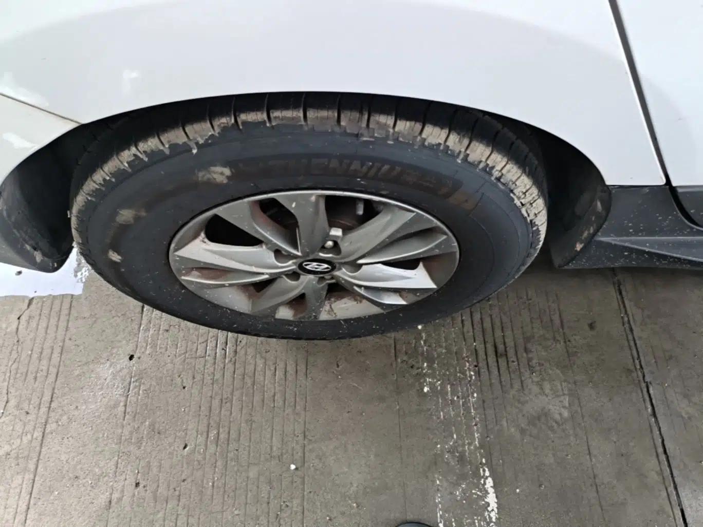 Hyundai ix35 2015 2.0L Automatic 2WD Comfort Edition China IV Standard — миниатюра 11