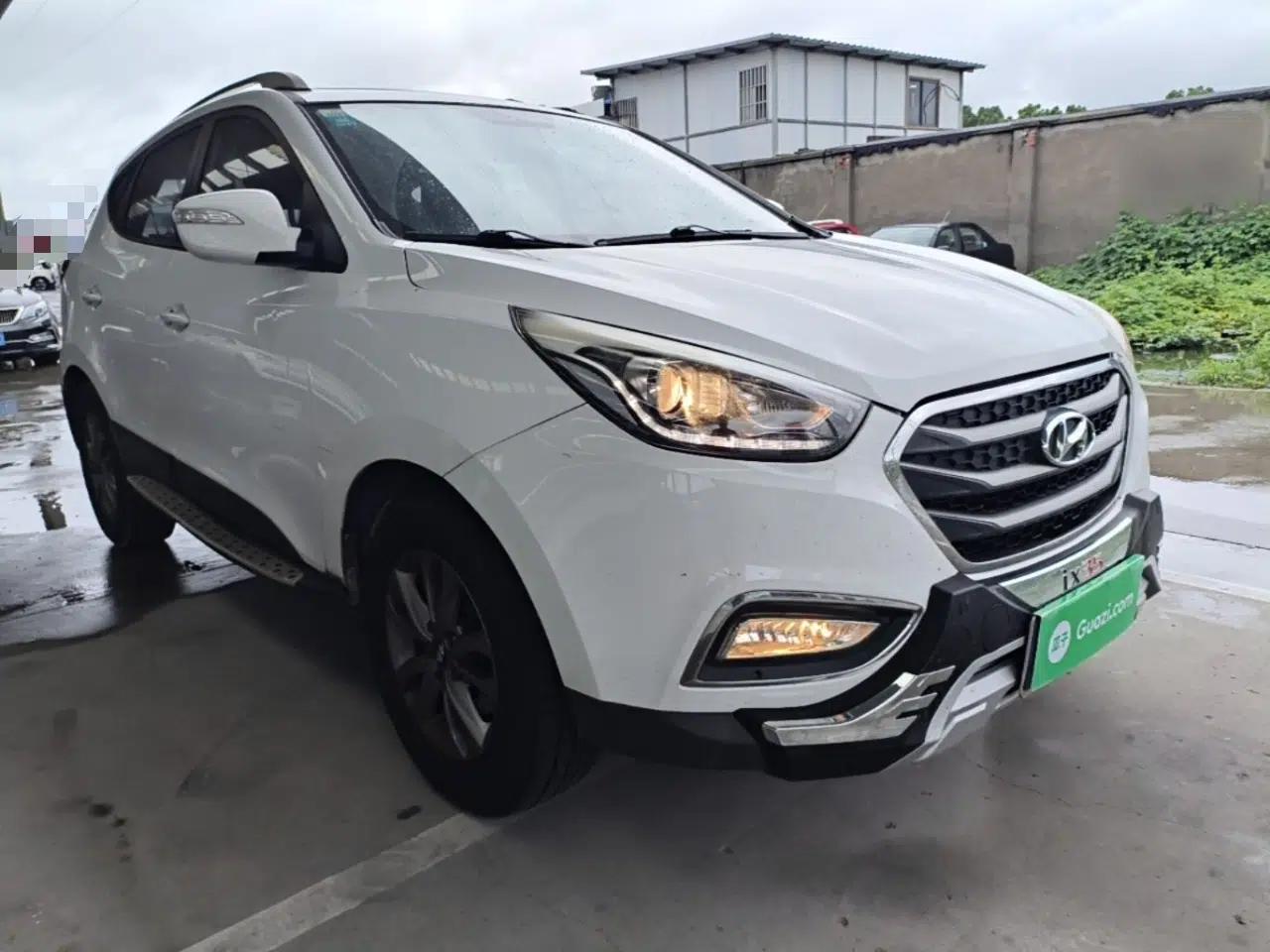 Hyundai ix35 2015 2.0L Automatic 2WD Comfort Edition China IV Standard — миниатюра 3