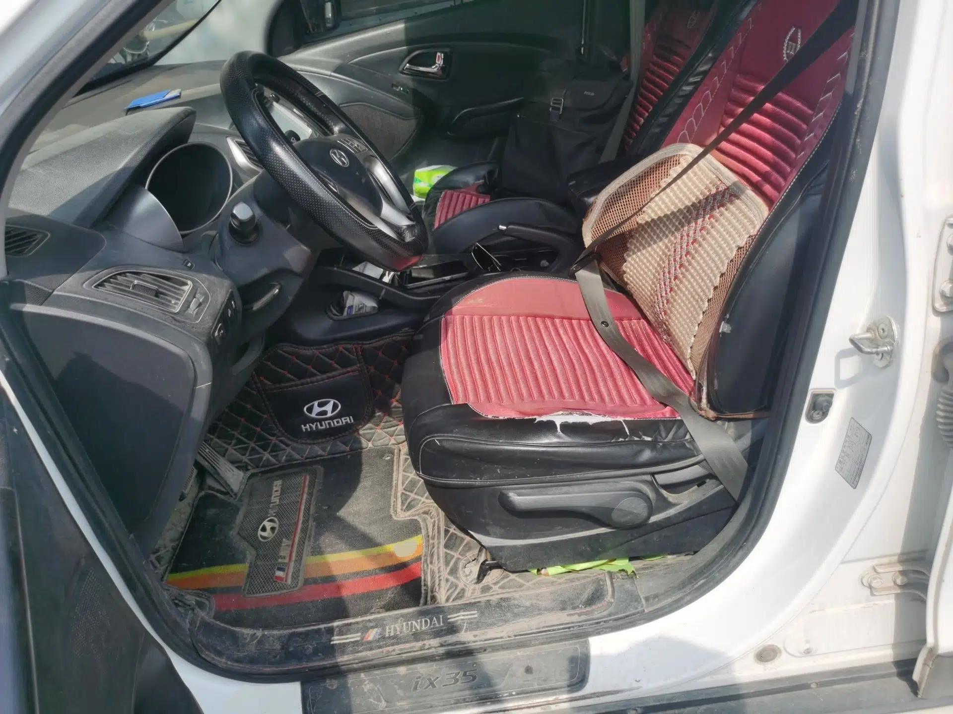 Hyundai ix35 2013 2.0L Automatic 4x4 Intelligent GLS China IV Standard — миниатюра 12