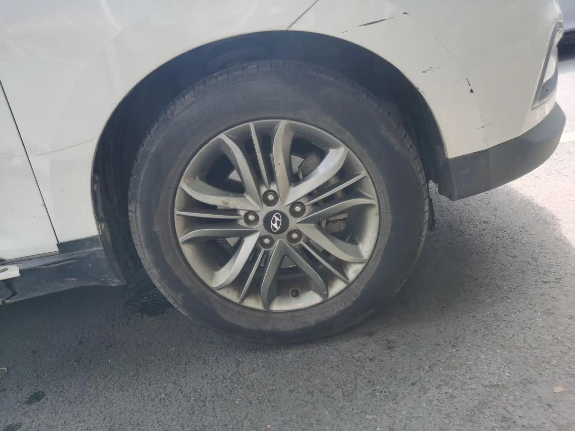 Hyundai ix35 2013 2.0L Automatic 4x4 Intelligent GLS China IV Standard — миниатюра 5