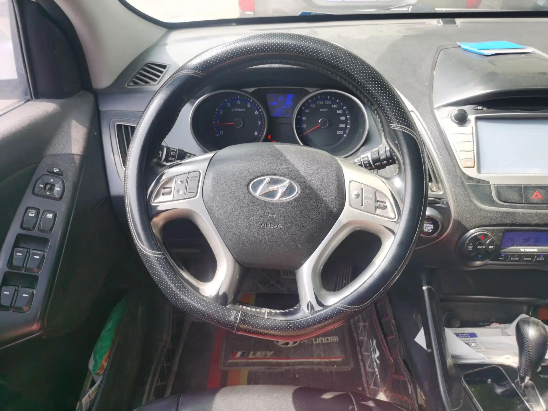 Hyundai ix35 2013 2.0L Automatic 4x4 Intelligent GLS China IV Standard — миниатюра 7