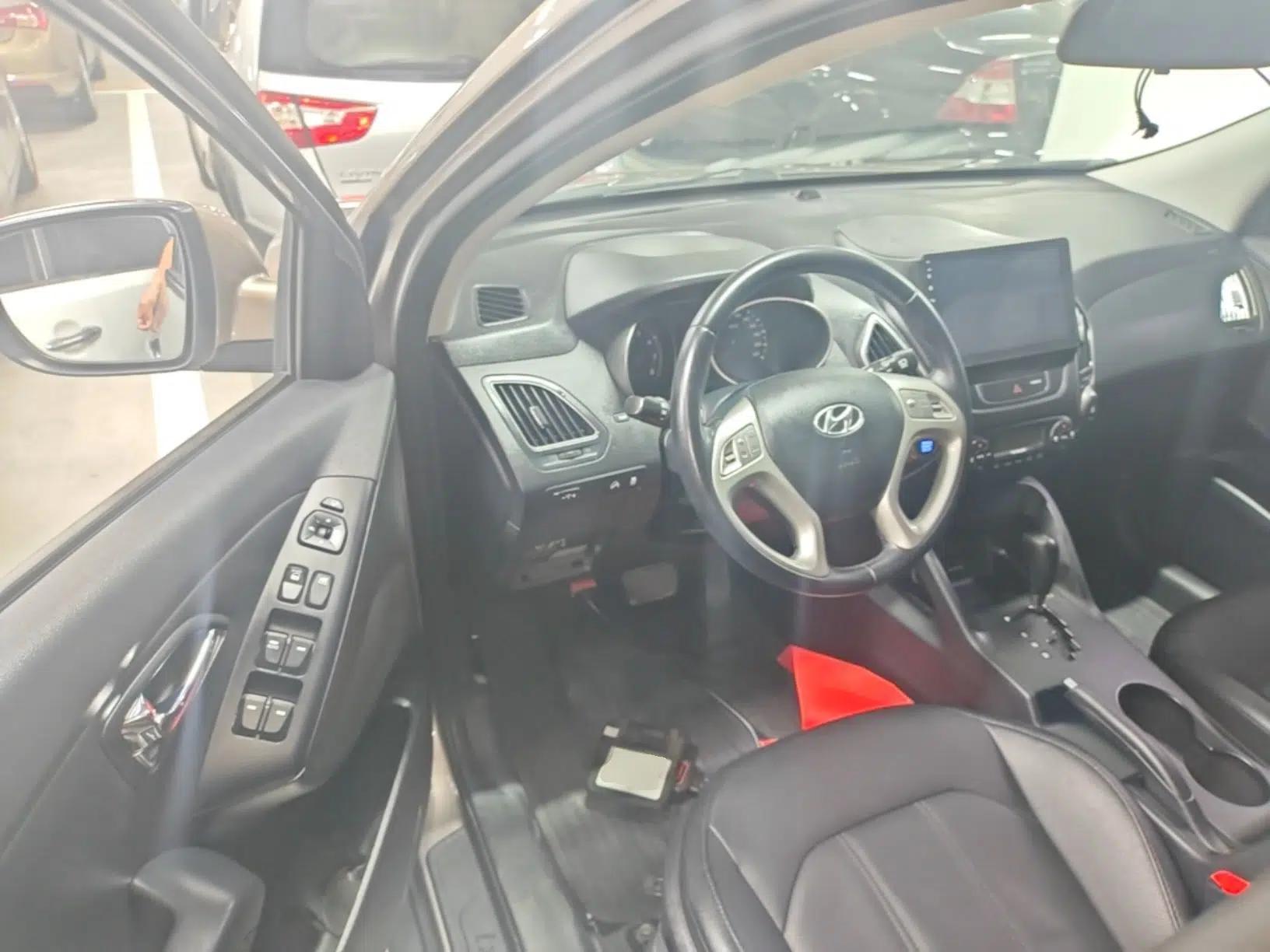 Hyundai ix35 2015 2.0L Automatic 2WD Smart Type China IV — миниатюра 18