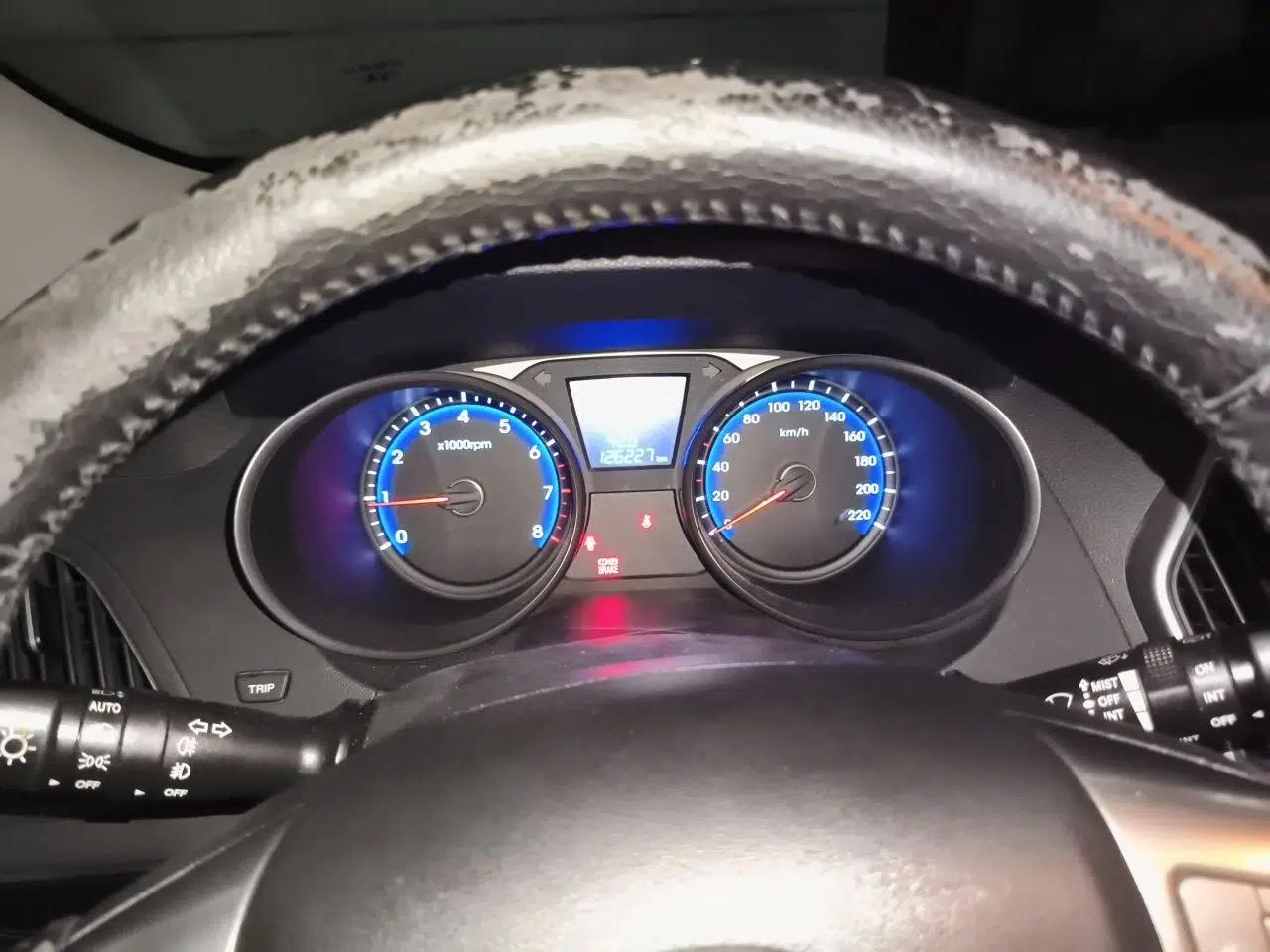 Hyundai ix35 2010 2.0L Automatic Two-Wheel Drive Elite Edition GLS — миниатюра 11