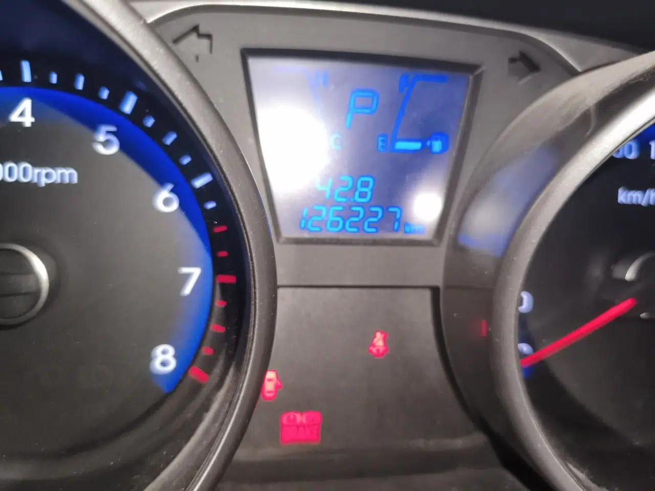 Hyundai ix35 2010 2.0L Automatic Two-Wheel Drive Elite Edition GLS — миниатюра 12