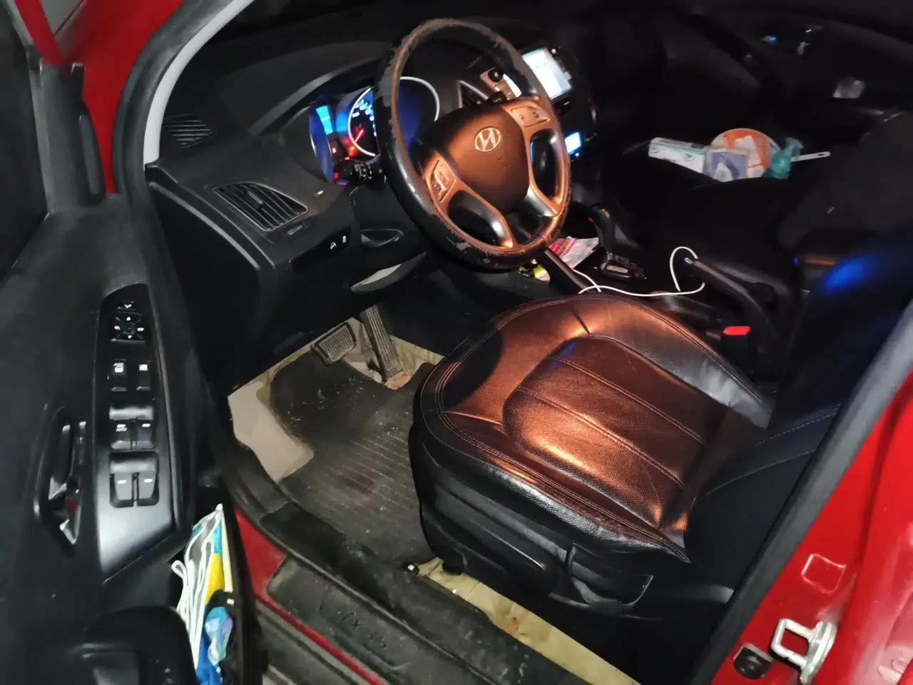 Hyundai ix35 2010 2.0L Automatic Two-Wheel Drive Elite Edition GLS — миниатюра 16